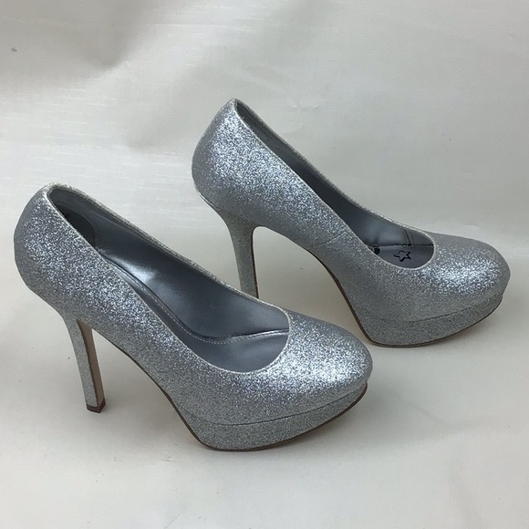 Silver Heels Size 8.5 - Picture 2 of 6